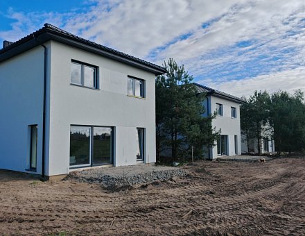 Osiedle Bazyliowe coraz bliżej ukończenia, domy przy Bazyliowej nabrały finalnego kształtu